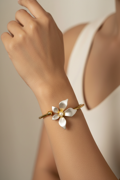 WHITE FLORAL STEVEN BRACELET (CUFF)