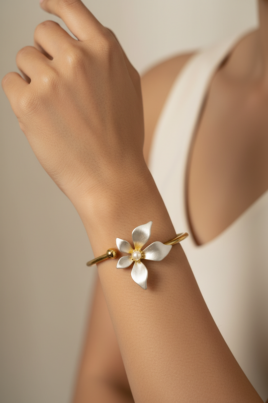 WHITE FLORAL STEVEN BRACELET (CUFF)