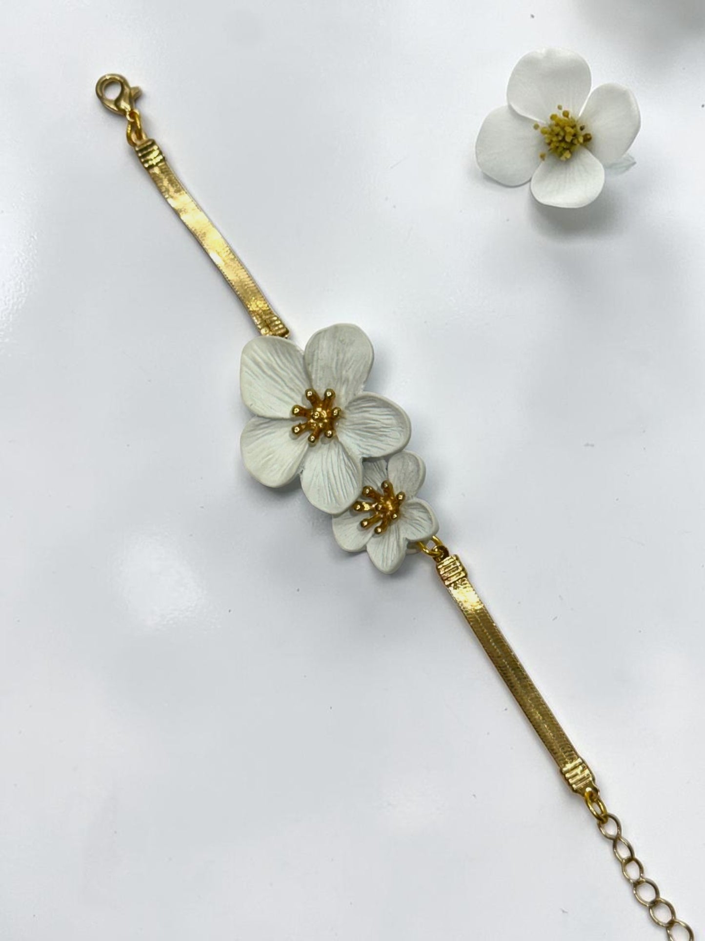 WHITE FLORAL MARCUS BRACELET