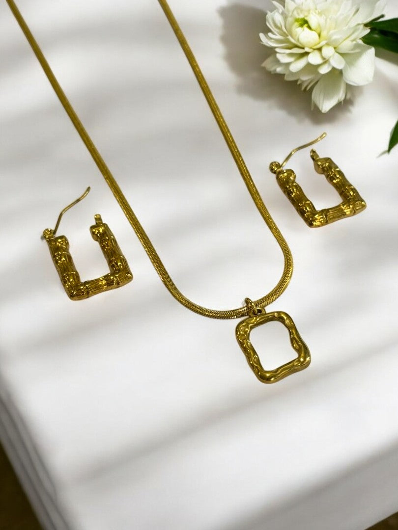 GOLDEN BITHY NACKLACE AND EARRINGS (COMBO)