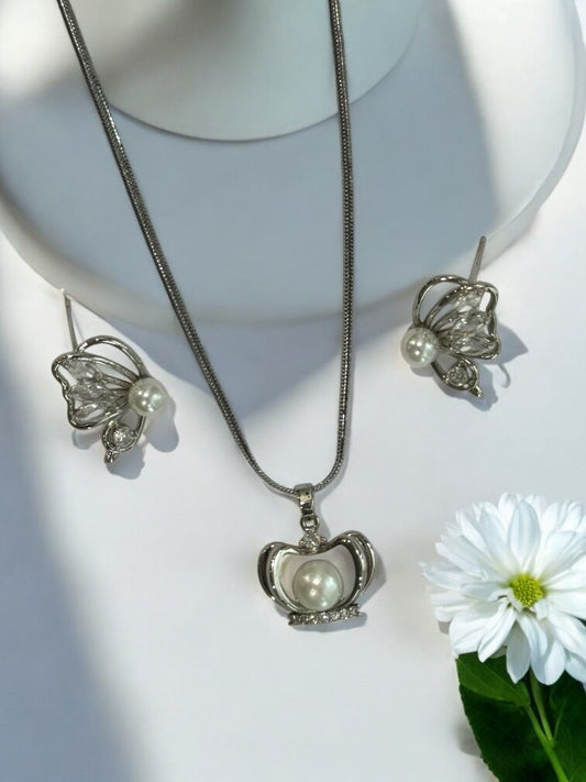 WHITE PEARL CROWN NELLIEY NACKLACE AND EARRINGS (COMBO)