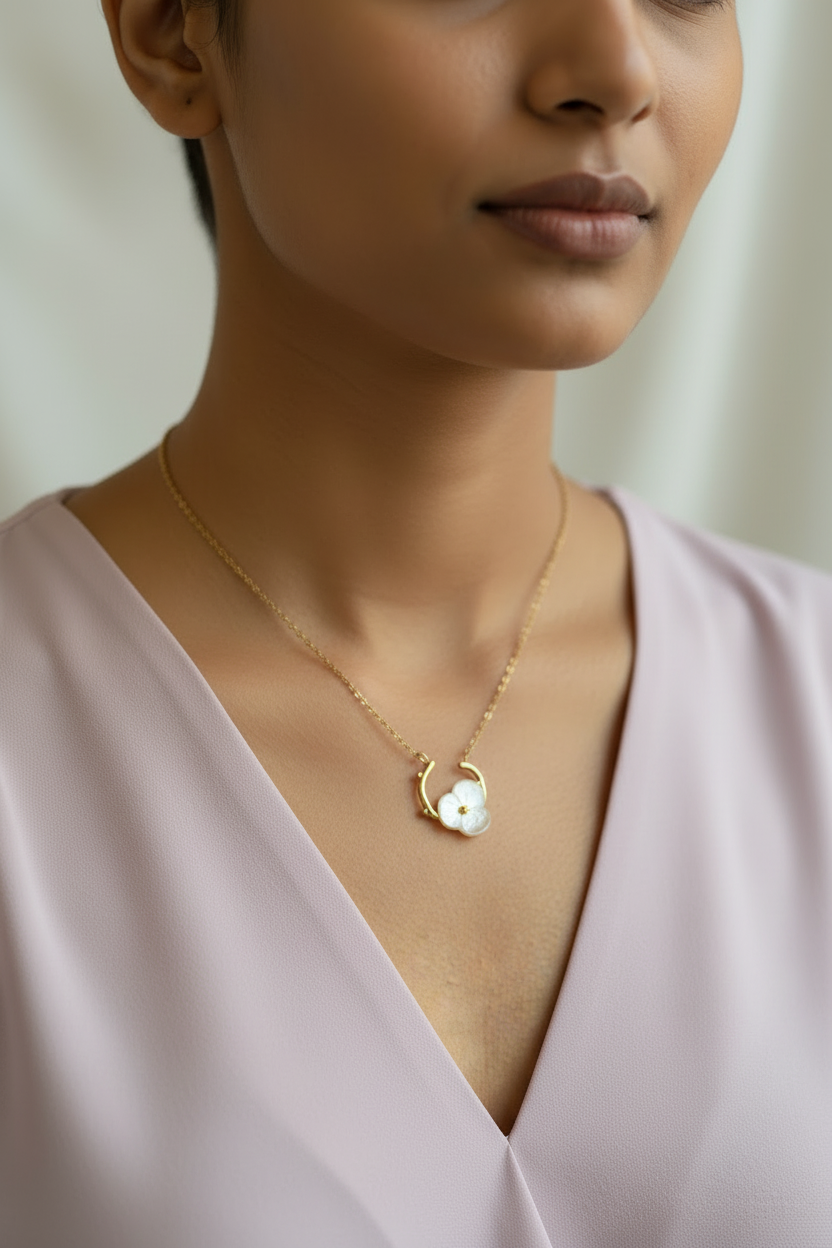 GOLDEN FLOWER BENSEN NECKLACE