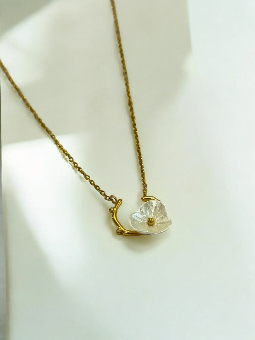 GOLDEN FLOWER BENSEN NECKLACE