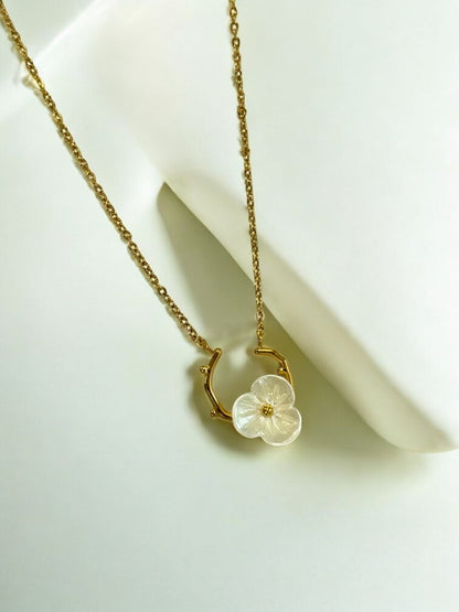GOLDEN FLOWER BENSEN NECKLACE
