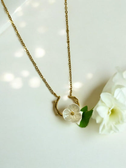 GOLDEN FLOWER BENSEN NECKLACE