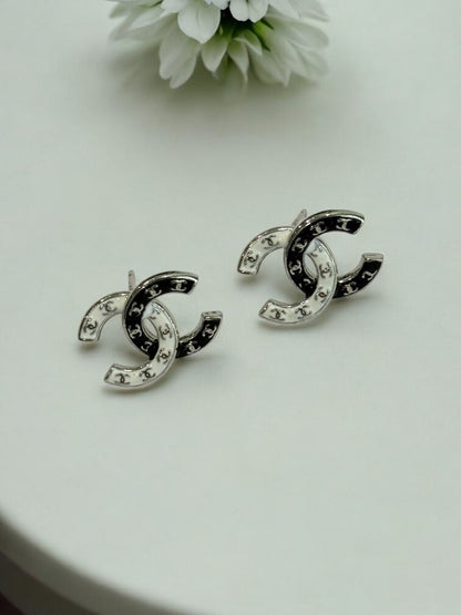 BLACK WHITE SEBAS EARRINGS