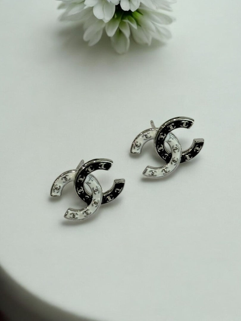BLACK WHITE SEBAS EARRINGS