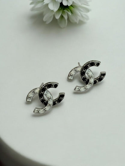 BLACK WHITE SEBAS EARRINGS
