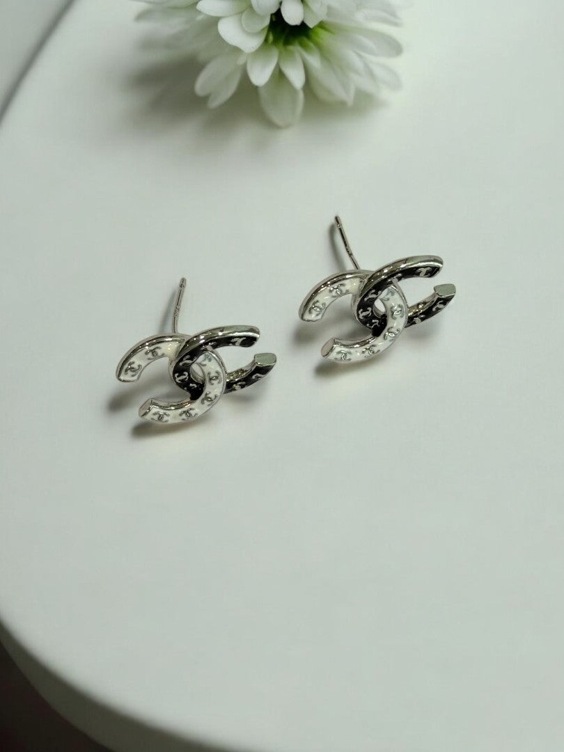 BLACK WHITE SEBAS EARRINGS
