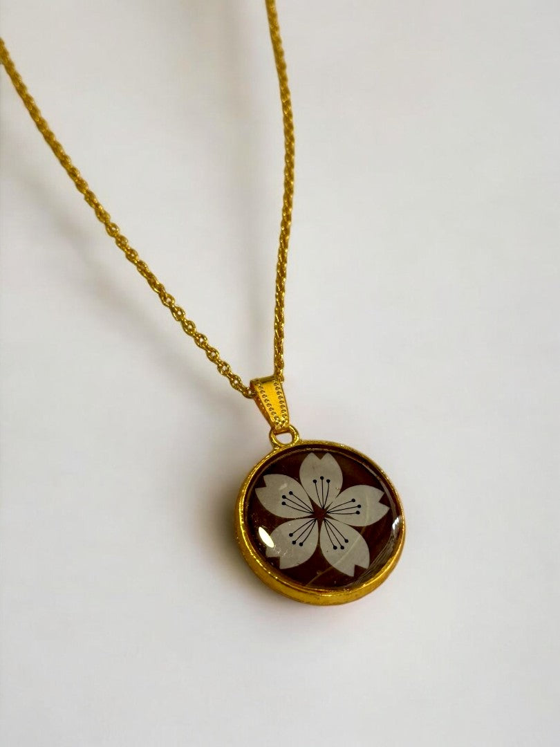 TATVIKA SIGNATURE RESIN NECKLACE