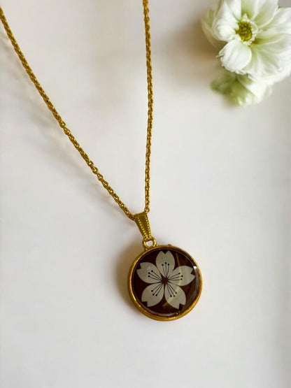 TATVIKA SIGNATURE RESIN NECKLACE