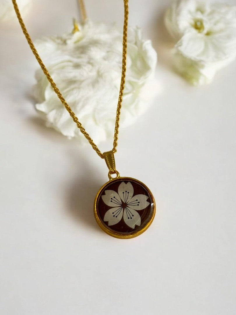 TATVIKA SIGNATURE RESIN NECKLACE