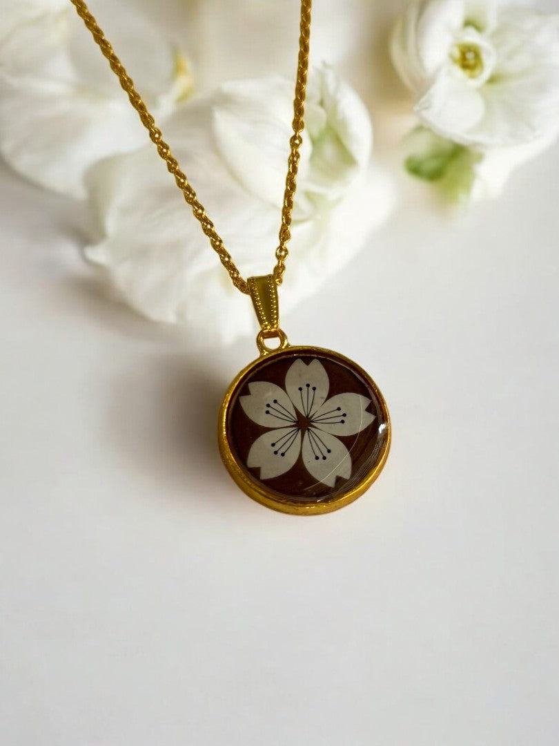 TATVIKA SIGNATURE RESIN NECKLACE