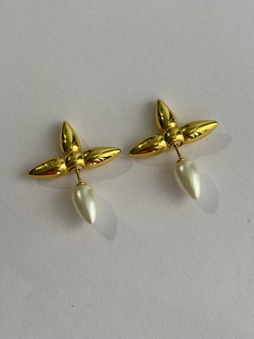 GOLDEN PEARL LV SETTIE EARRINGS