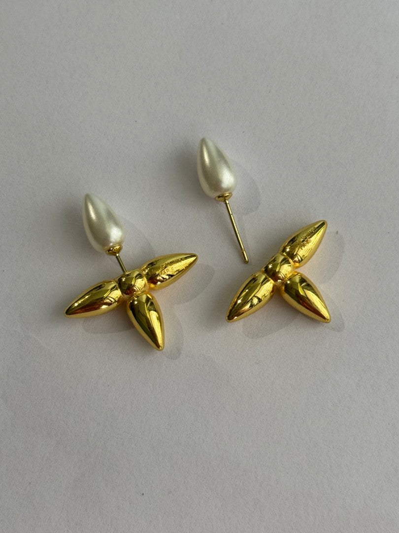 GOLDEN PEARL LV SETTIE EARRINGS