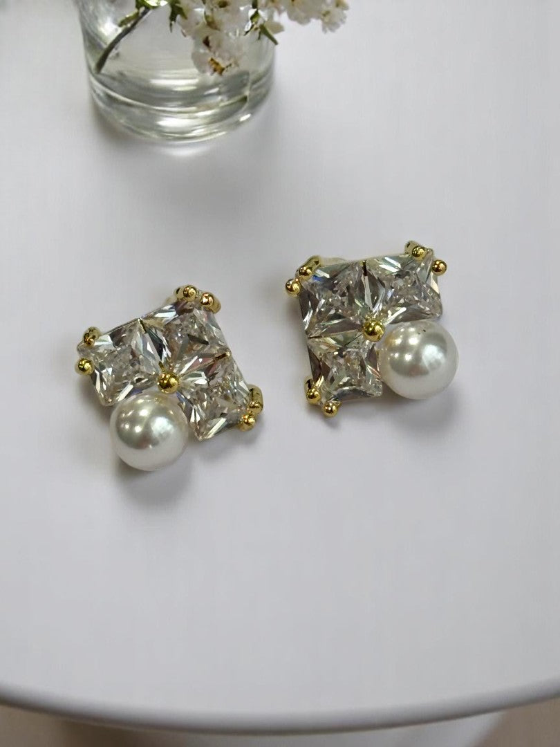 DIAMOND PEARL ENJAMIN EARRINGS