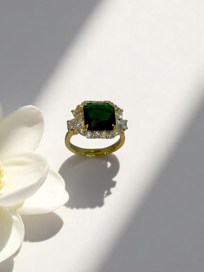 GREEN DIAMOND HRUVINA RING