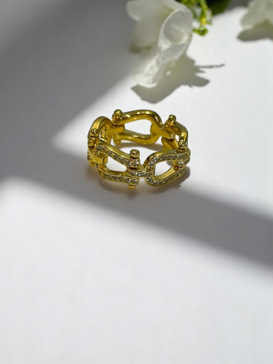 GOLDEN DIAMOND HORSESHOE CHOLAS RING