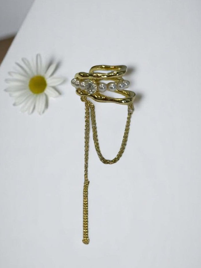 GOLDEN DIAMOND AND PEARL VINCENT EAR CUFF