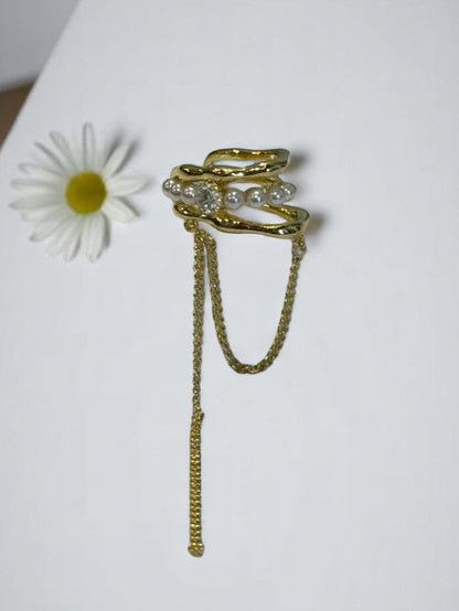 GOLDEN DIAMOND AND PEARL VINCENT EAR CUFF