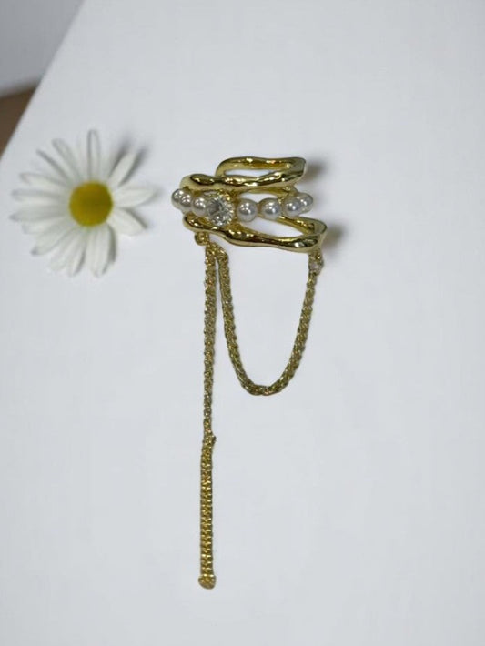 GOLDEN DIAMOND AND PEARL VINCENT EAR CUFF