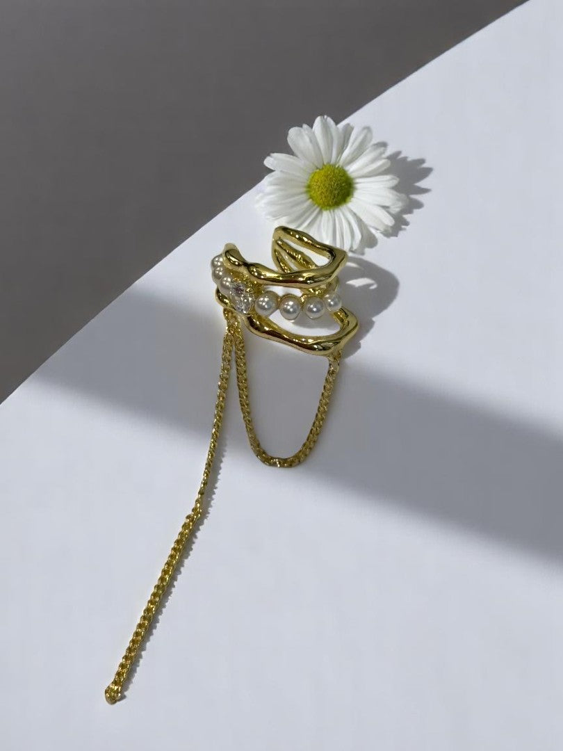 GOLDEN DIAMOND AND PEARL VINCENT EAR CUFF