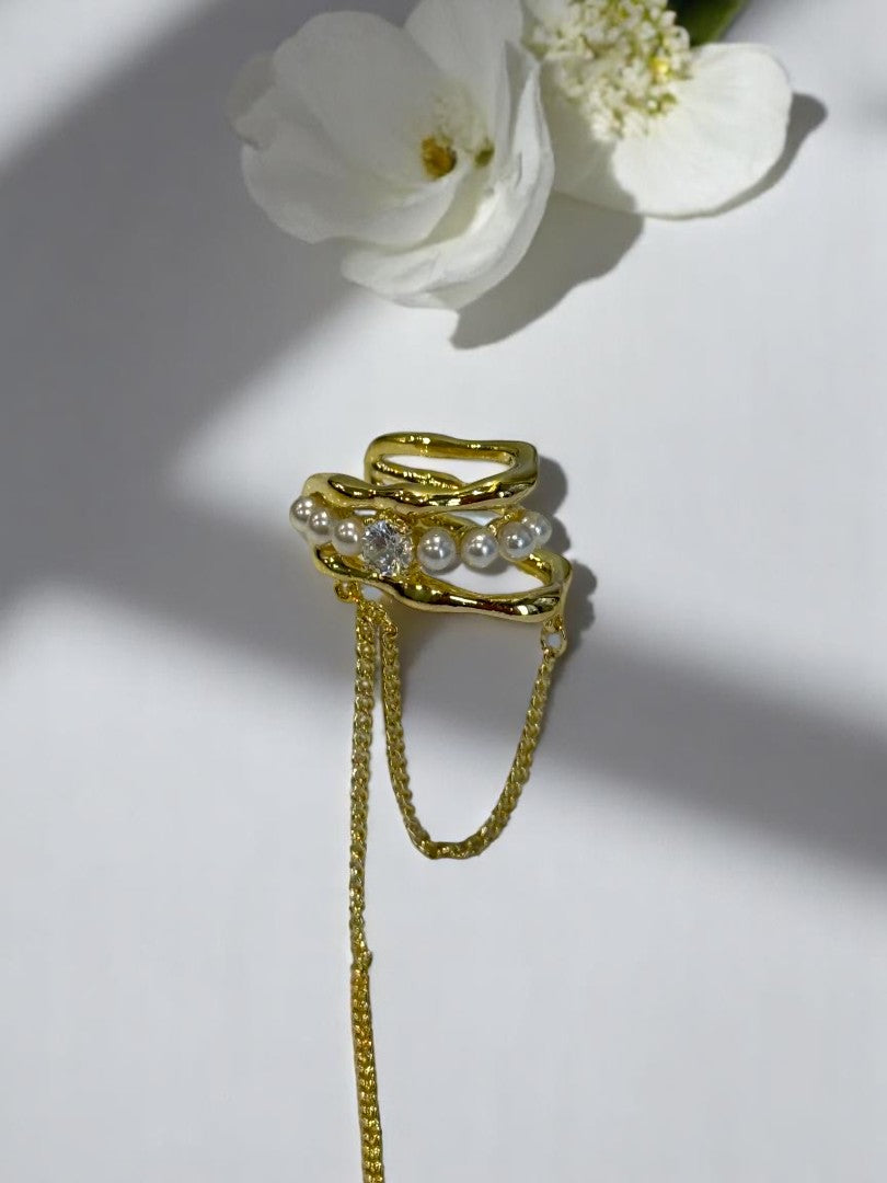 GOLDEN DIAMOND AND PEARL VINCENT EAR CUFF