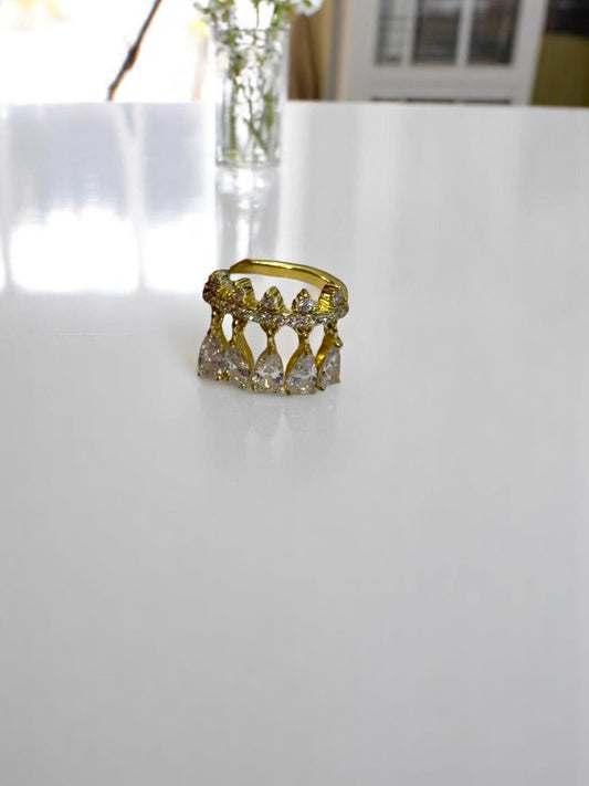 GOLDEN DIAMOND EMILIANO EAR CUFF
