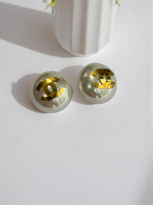 WHITE PEARL CHANEL VICTOR EARRINGS