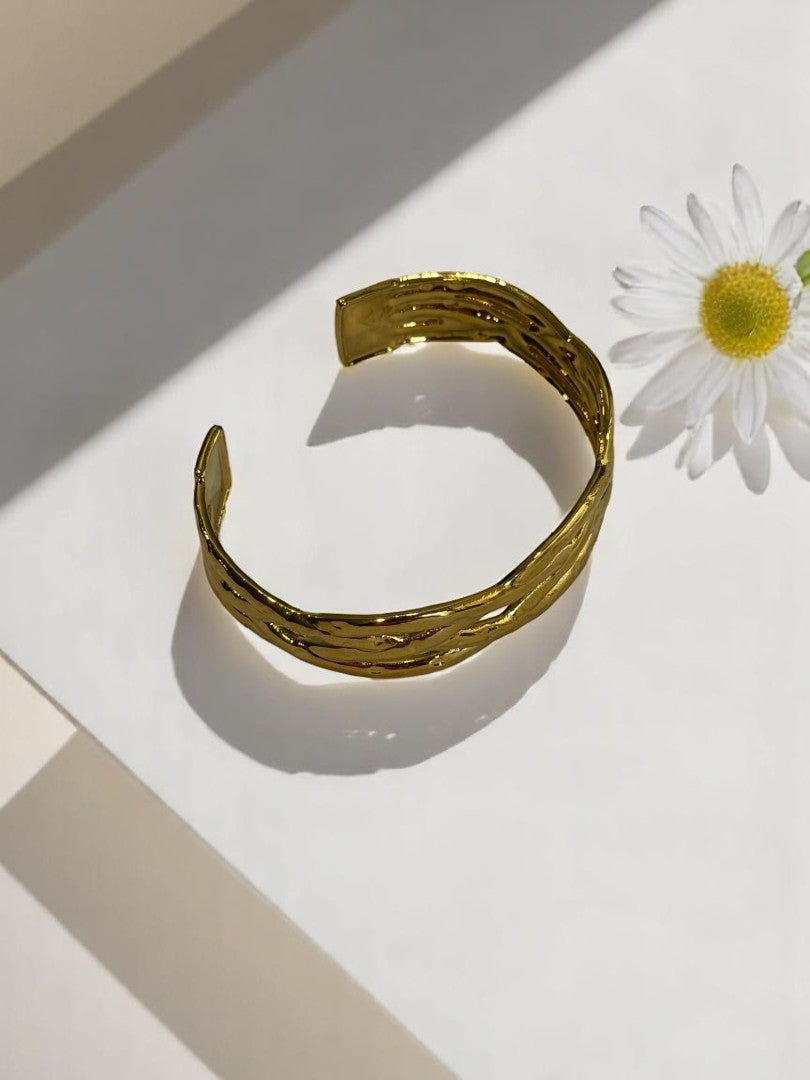 GOLDEN RILEY BRACELET (CUFF)