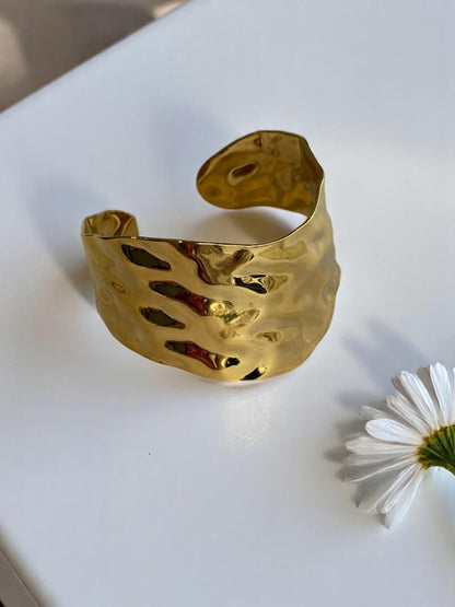 GOLDEN MALAKAI BRACELET (CUFF)
