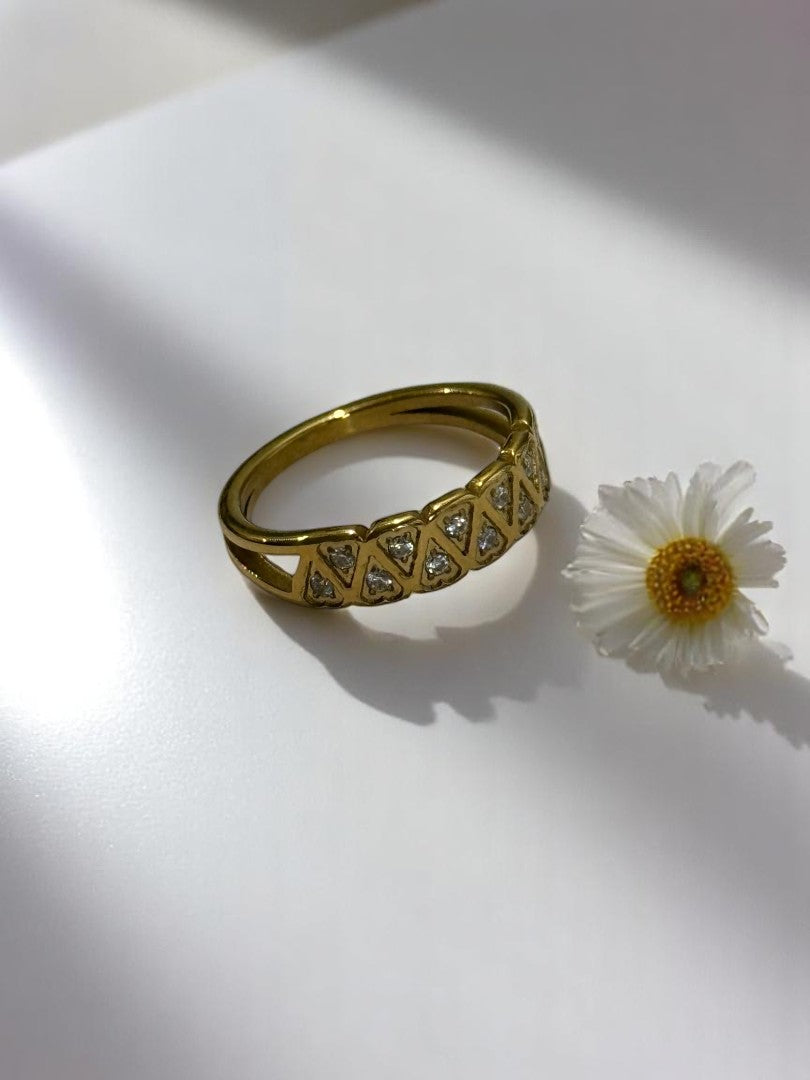 GOLDEN DIAMOND TRISTAN RING