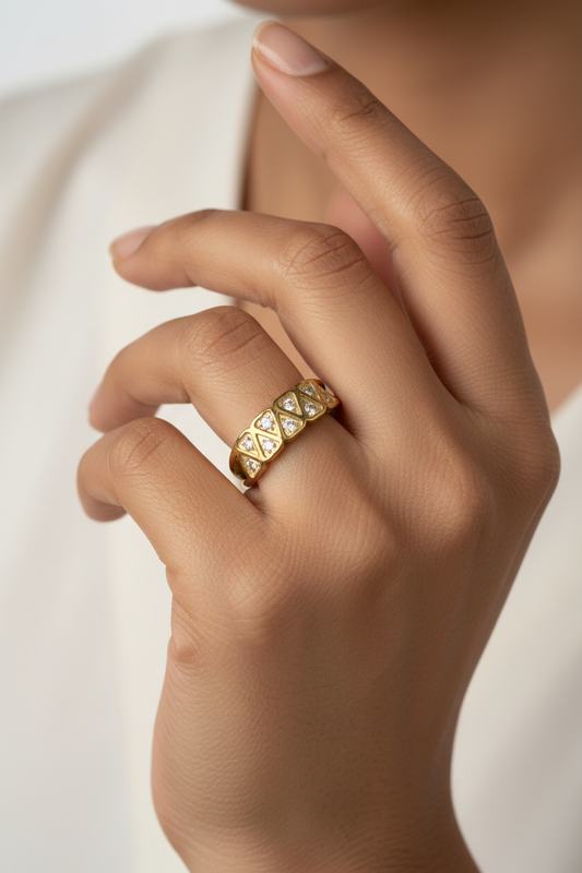GOLDEN DIAMOND TRISTAN RING