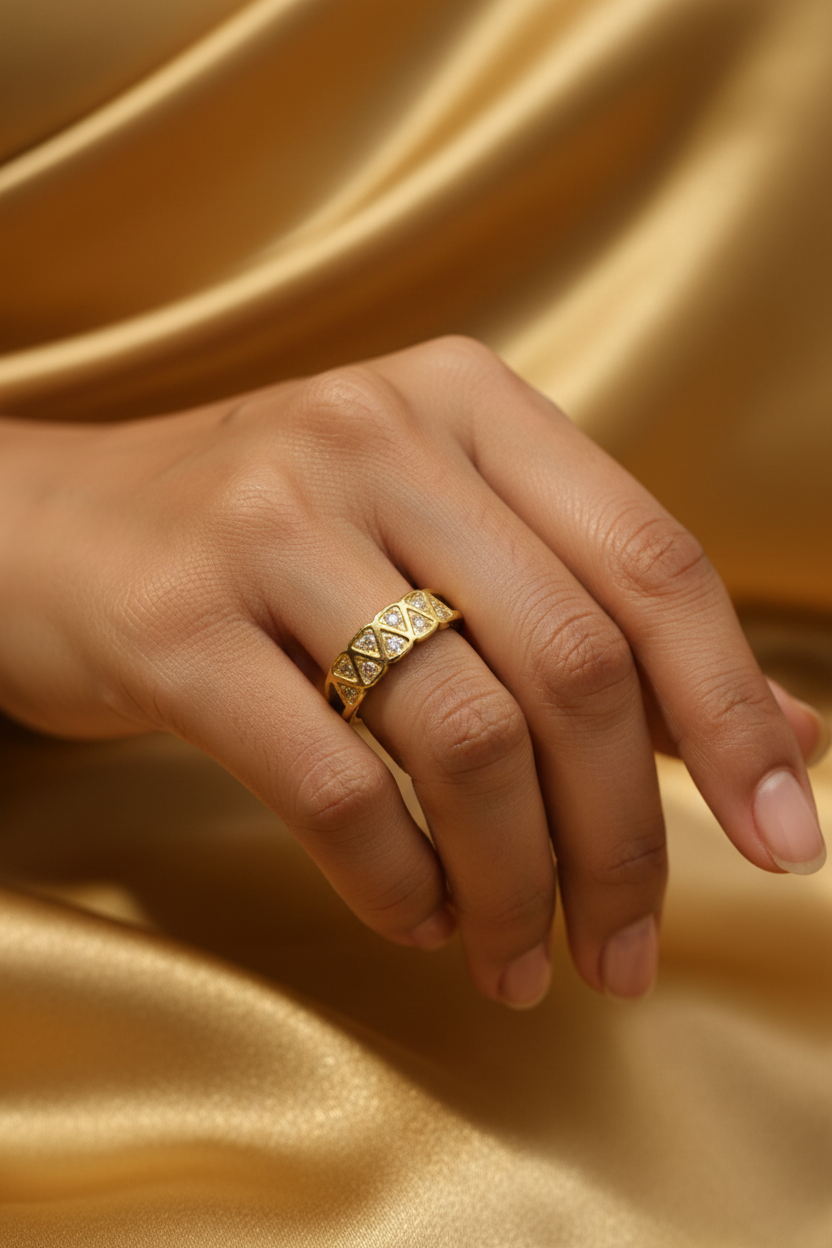 GOLDEN DIAMOND TRISTAN RING