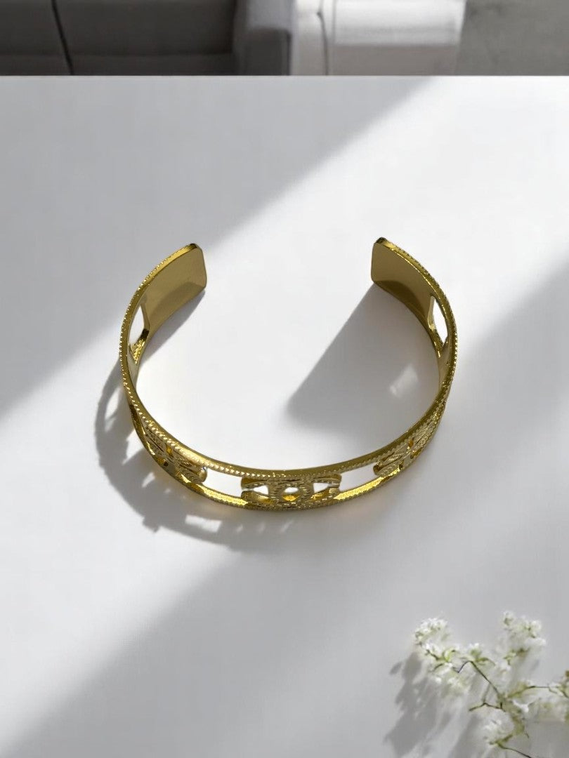 GOLDEN CHANEL FLOWER ENIX BRACELET (CUFF)