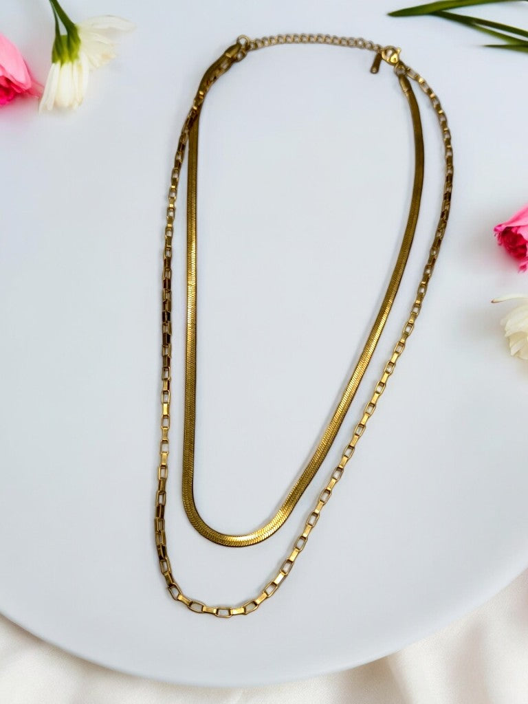 GOLDEN LAYERD CHAIN MAKE SIMPLE AND SOBER LOOK.