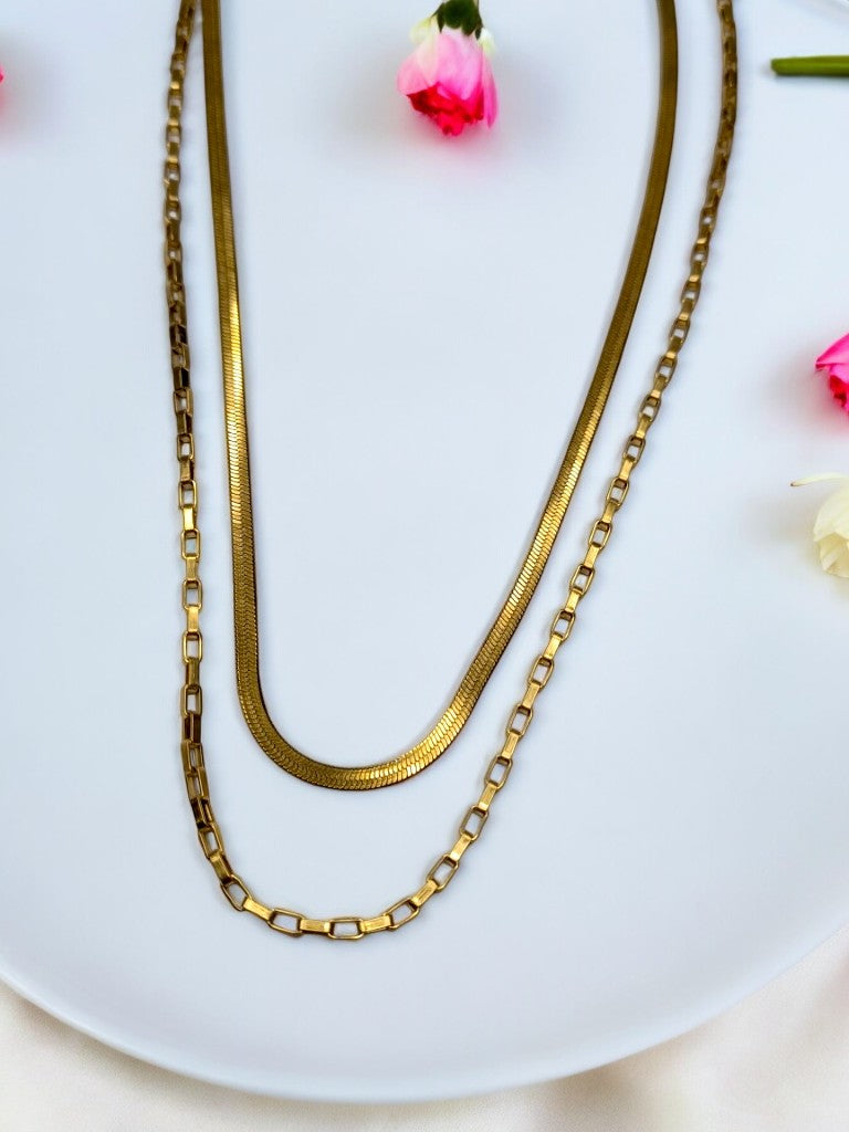 GOLDEN LAYERD CHAIN MAKE SIMPLE AND SOBER LOOK.