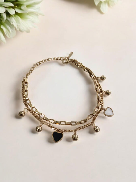 GOLDEN CHAIN WITH BLACK AND WHITE HEART AND PEARLS