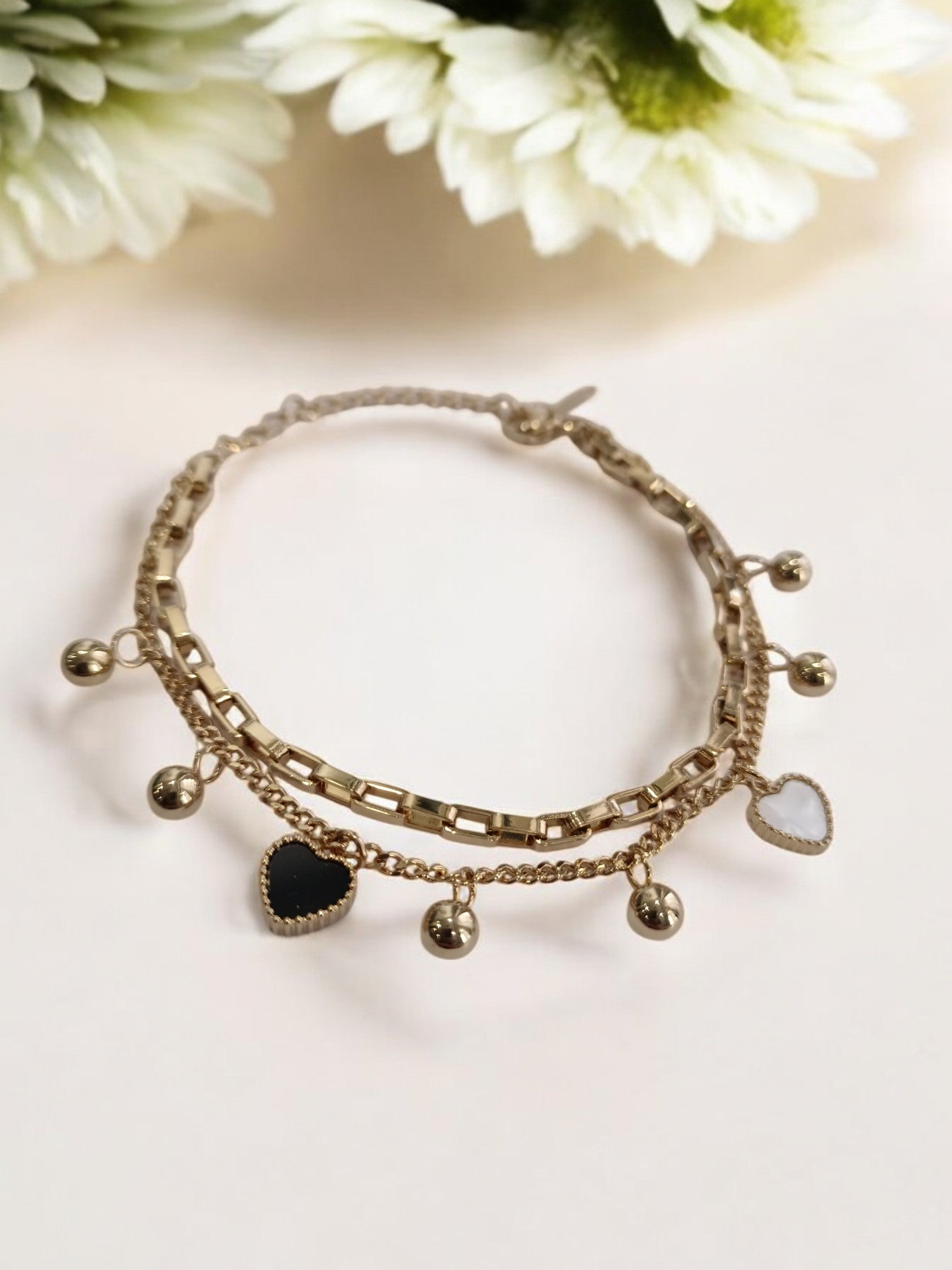 GOLDEN CHAIN WITH BLACK AND WHITE HEART AND PEARLS