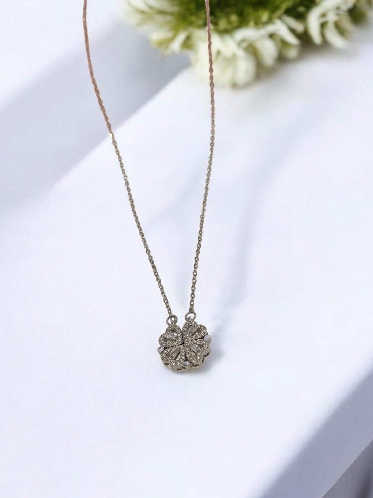 SILVER CHAIN WITH MAGNATIC DIAMOND HEART 