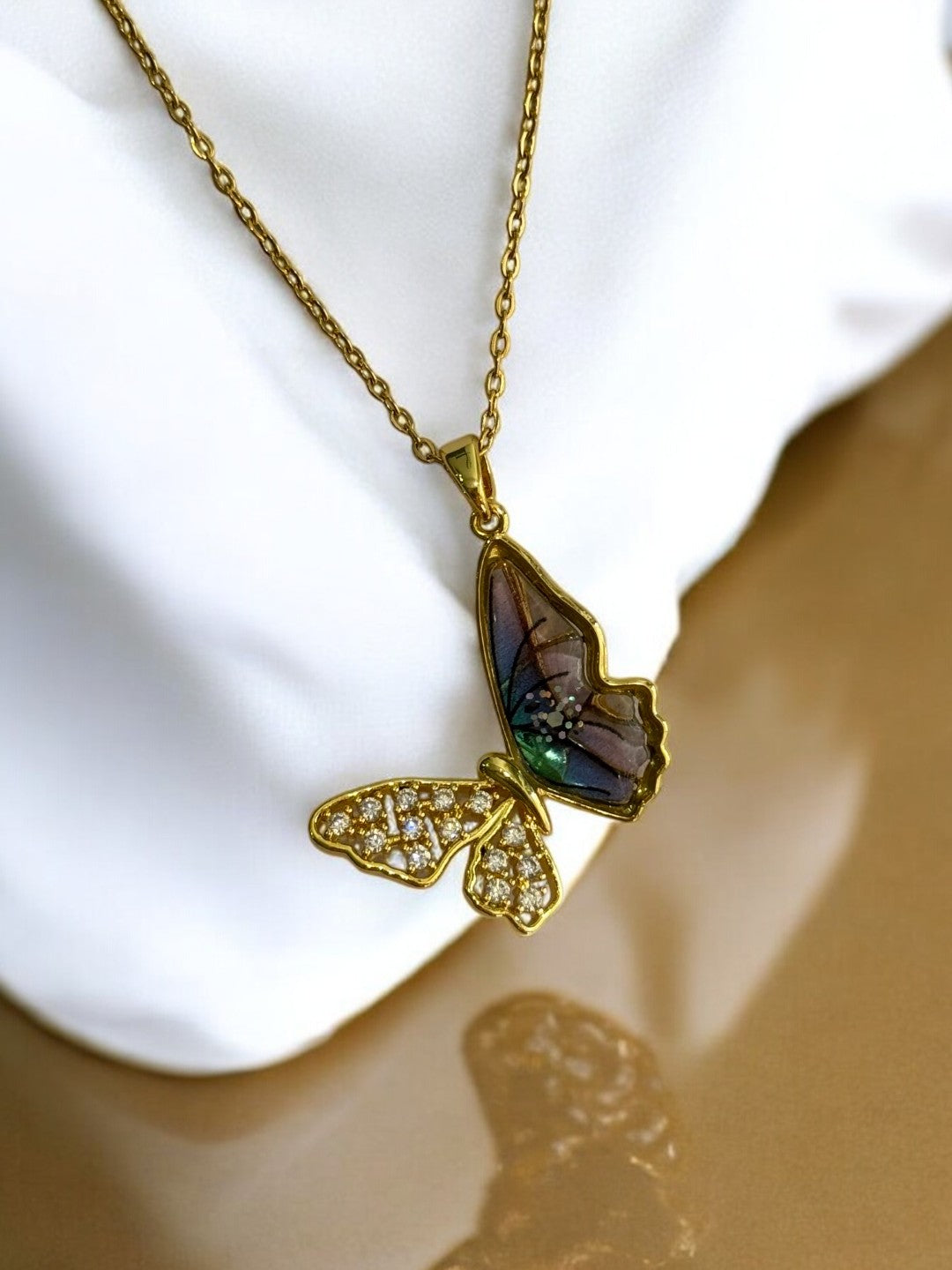 GOLDEN CHAIN WITH DIAMOND BUTTERFLY