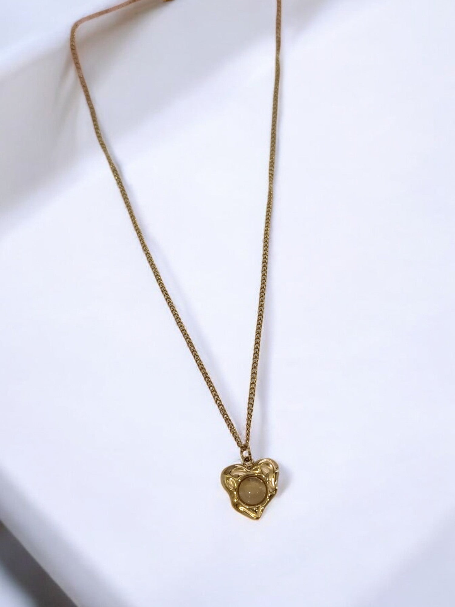 GOLDEN CHAIN WITH PEARL AND HEART