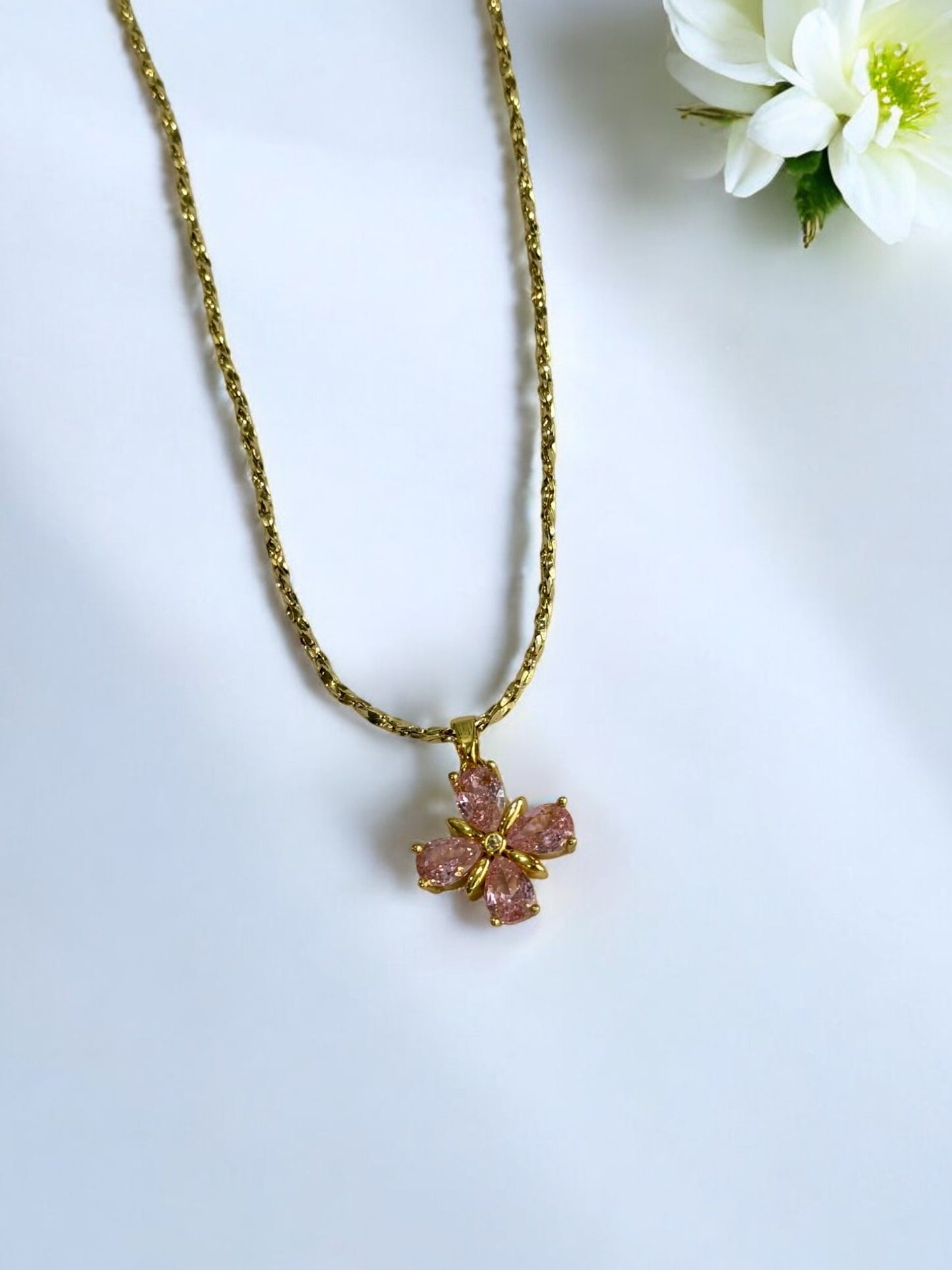 PINK DIAMOND LIUKA NECKLACE