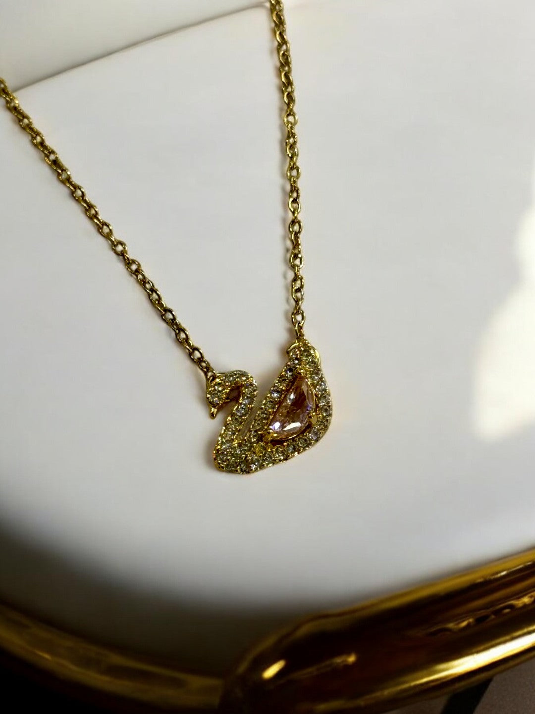 GOLDEN CHAIN WITH PINK DIAMOND SWAN