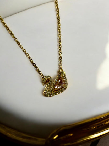 GOLDEN CHAIN WITH PINK DIAMOND SWAN