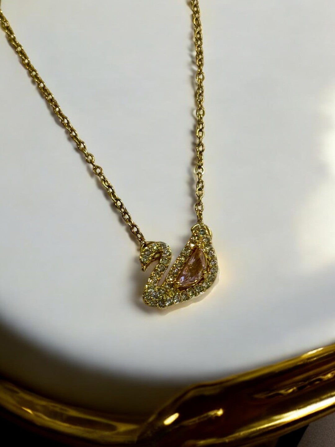 GOLDEN CHAIN WITH PINK DIAMOND SWAN