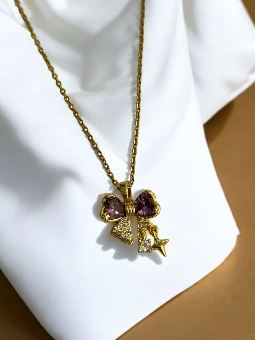 GOLDEN CHAIN WITH PURPLE DIAMOND BOW AND STAR