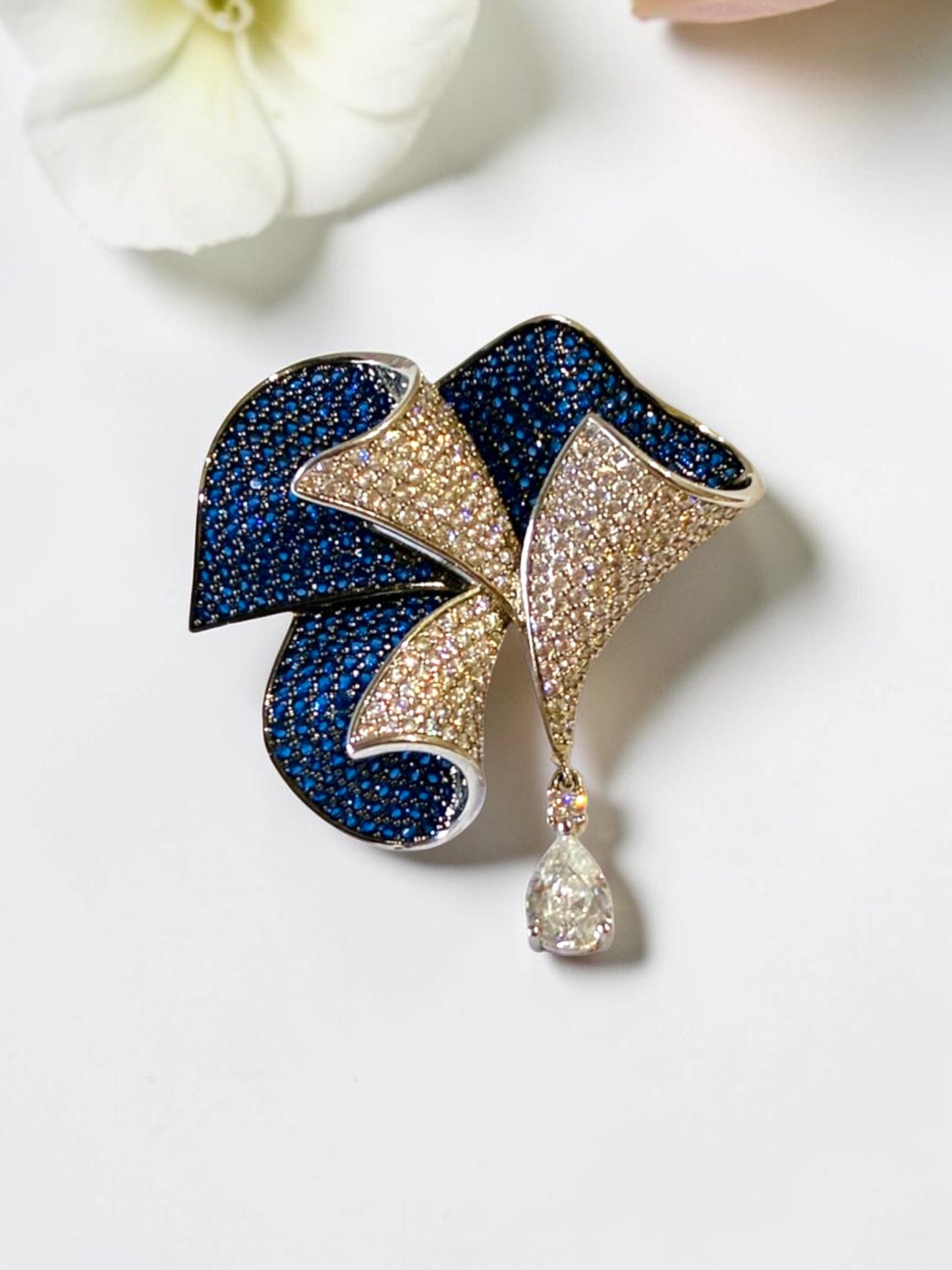 ROYAL BLUE GRACY BROOCH