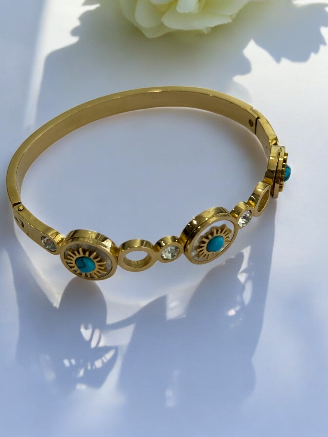 GOLDEN BRACELET WITH SEA BLUE STONE