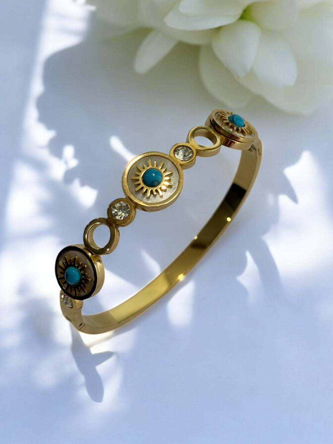 GOLDEN BRACELET WITH SEA BLUE STONE